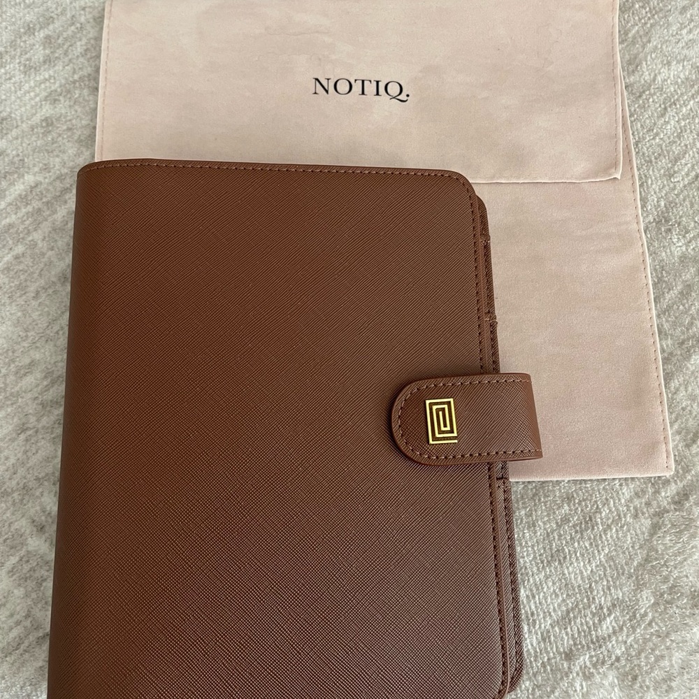 Notiq Caramel Saffiano Ring Agenda and Accessories